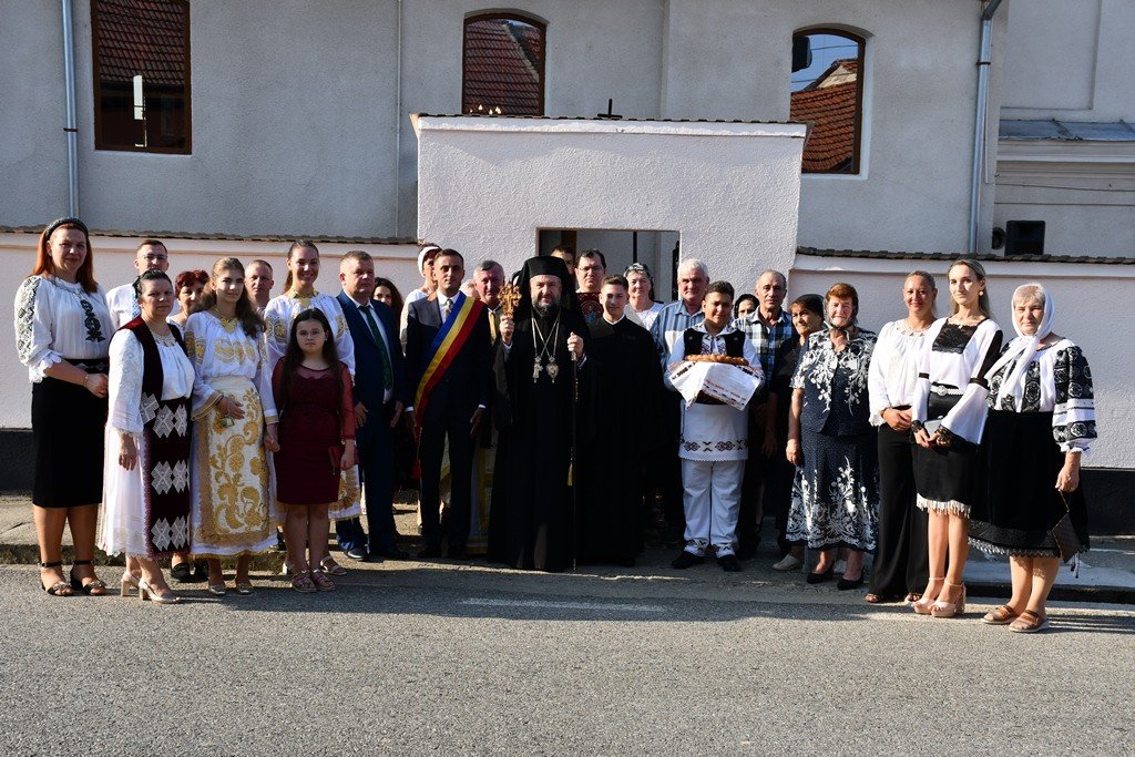 Binecuvântare arhierească în parohia bănățeană Zervești 339643