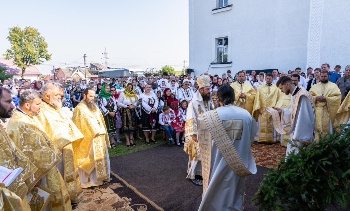 Biserica „Adormirea Maicii Domnului” din Dornești a fost resfințită 339621