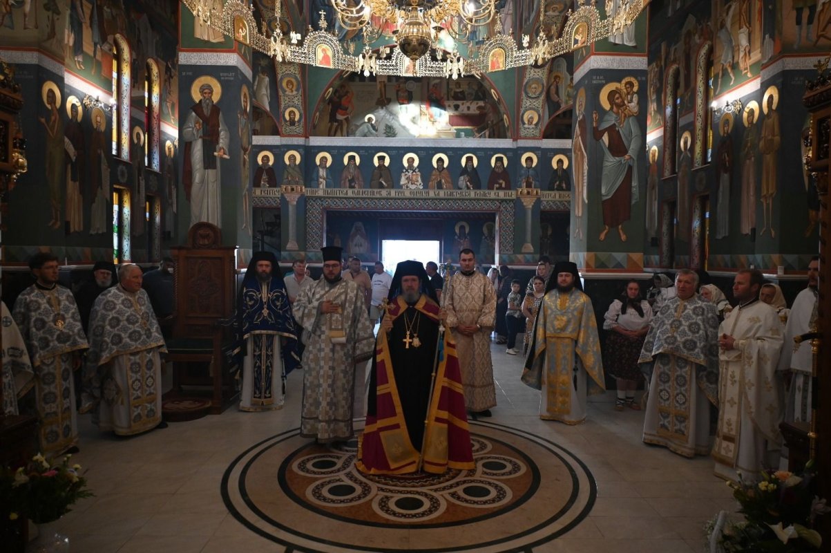 Sărbătoare la vechea catedrală a Oradiei Mari 339623