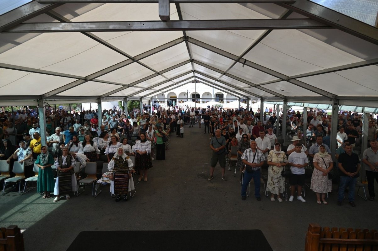 Sărbătoare la vechea catedrală a Oradiei Mari 339624