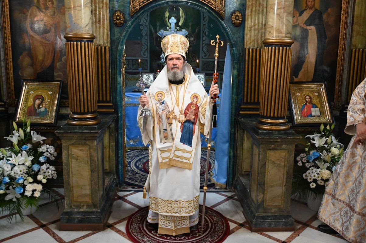 Sărbătoare la vechea catedrală a Oradiei Mari 339627