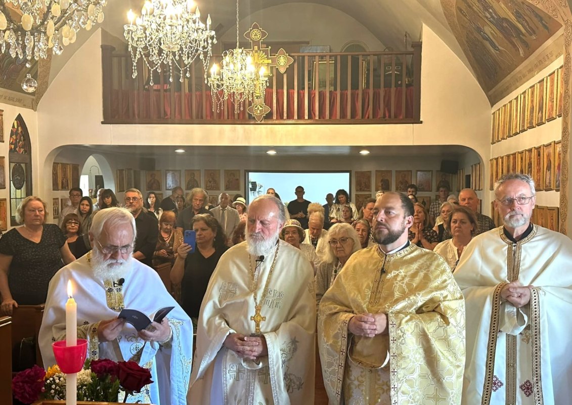 Vizită duhovnicească la o parohie românească din Los Angeles 339636