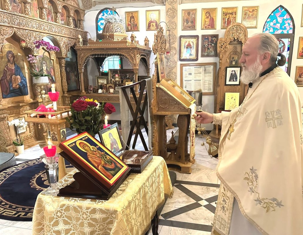 Vizită duhovnicească la o parohie românească din Los Angeles 339640