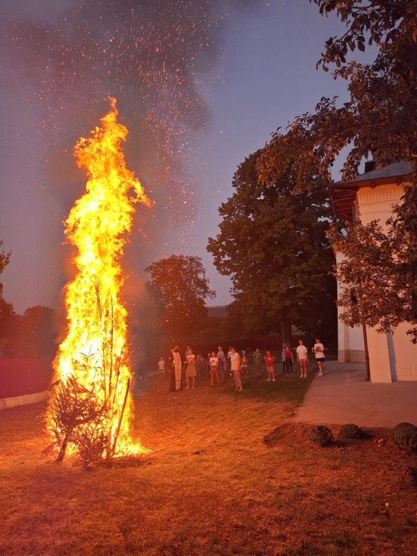 Activități recreative dedicate tinerilor din Eparhia Dunării de Jos 339754