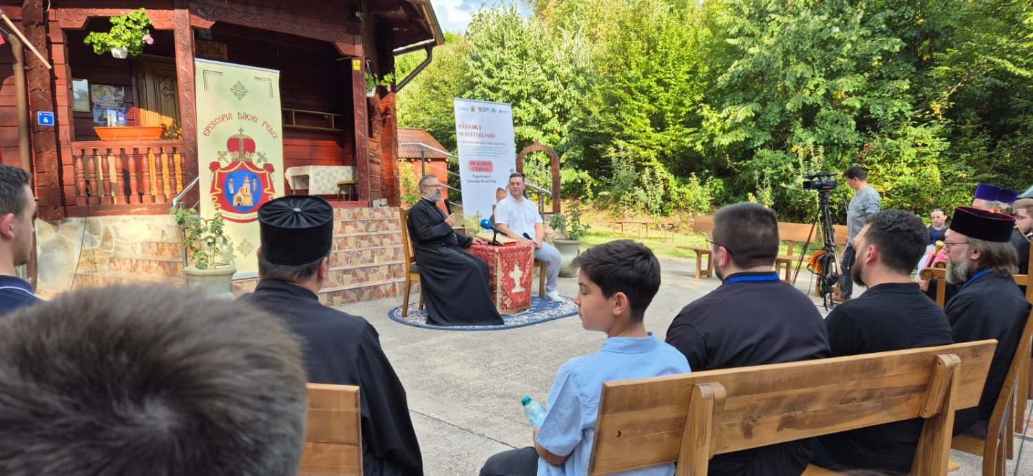 Conferință duhovnicească dedicată tinerilor în „Tabăra bucuriei” de la Moneasa 339910