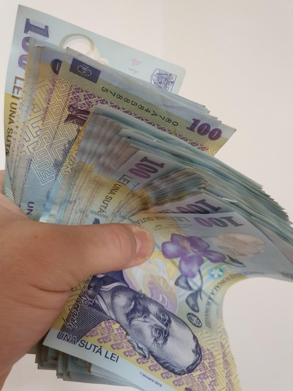 Precizări privind banii de pe cardurile educaţionale 339950