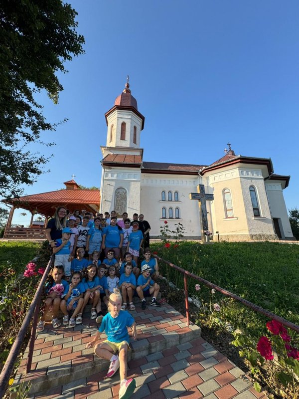 Tabăra de vară „Calea către Dumnezeu” în Parohia Sântu 339979