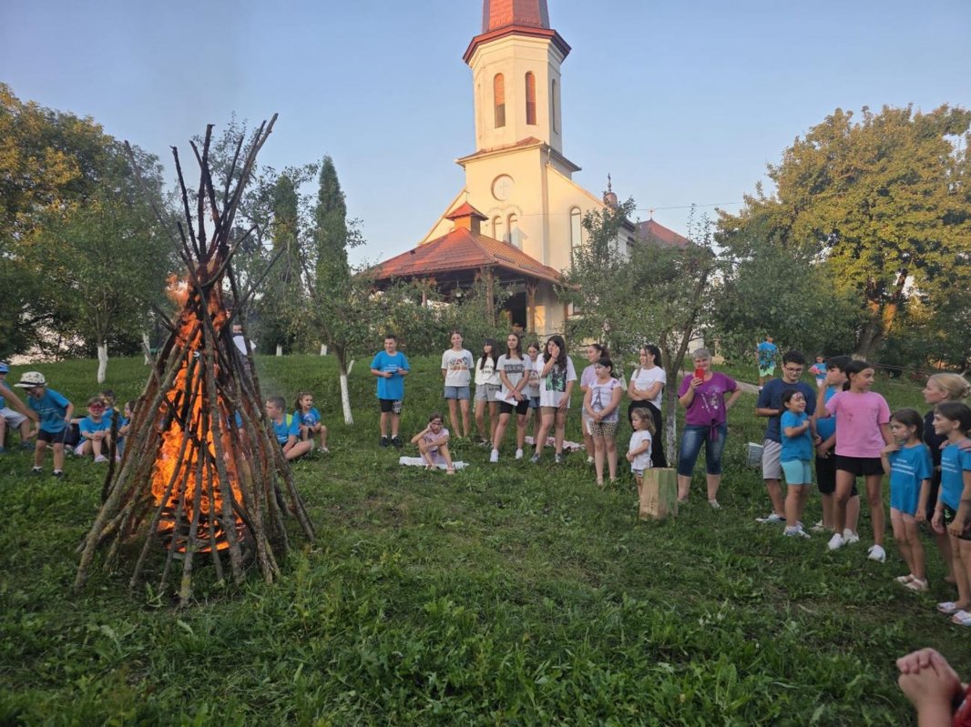 Tabăra de vară „Calea către Dumnezeu” în Parohia Sântu 339980
