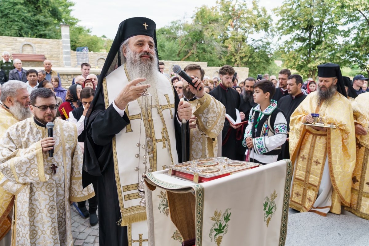 Biserica Parohiei Oneaga a fost resfințită 340035