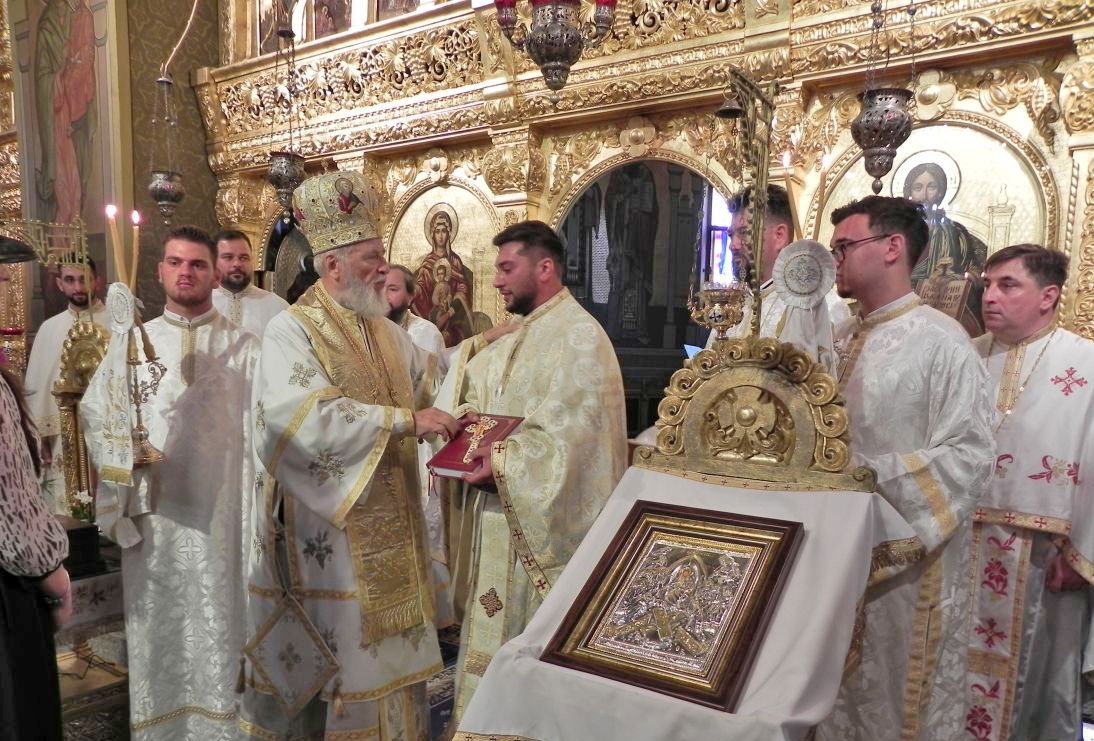 Hirotonie la Catedrala Arhiepiscopală din Târgoviște 340083