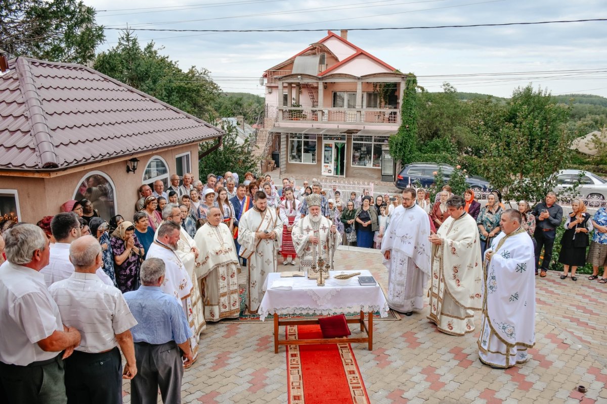 Înnoirea veșmântului pictural al unei parohii dobrogene 340067