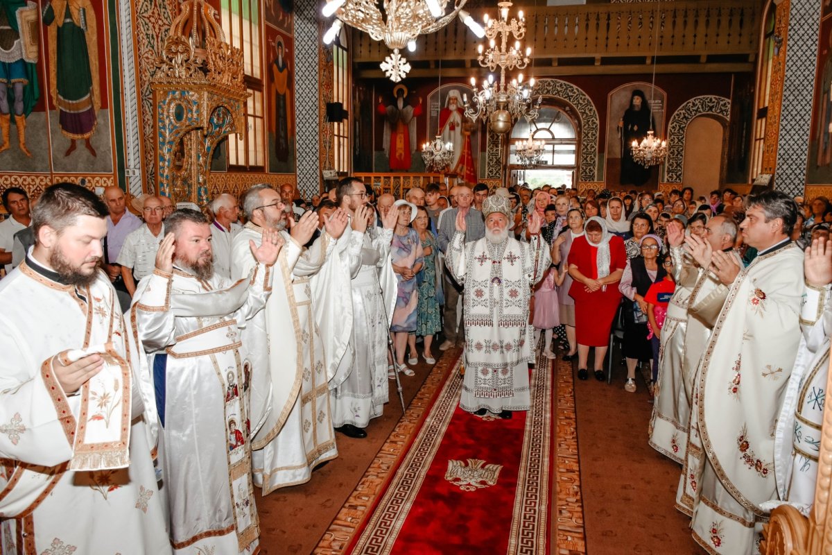 Înnoirea veșmântului pictural al unei parohii dobrogene 340069