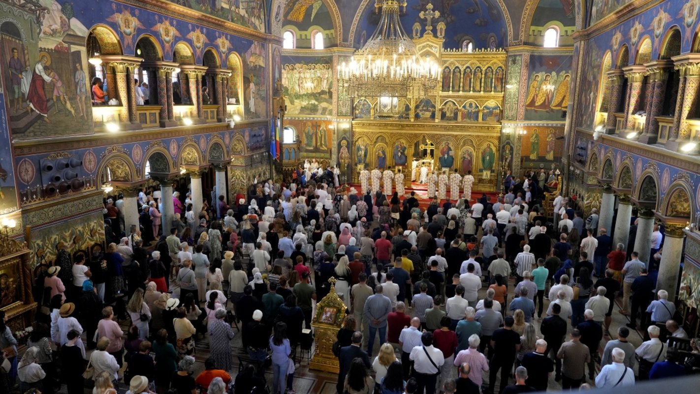 Liturghie arhierească în Catedrala Mitropolitană din Sibiu 340059