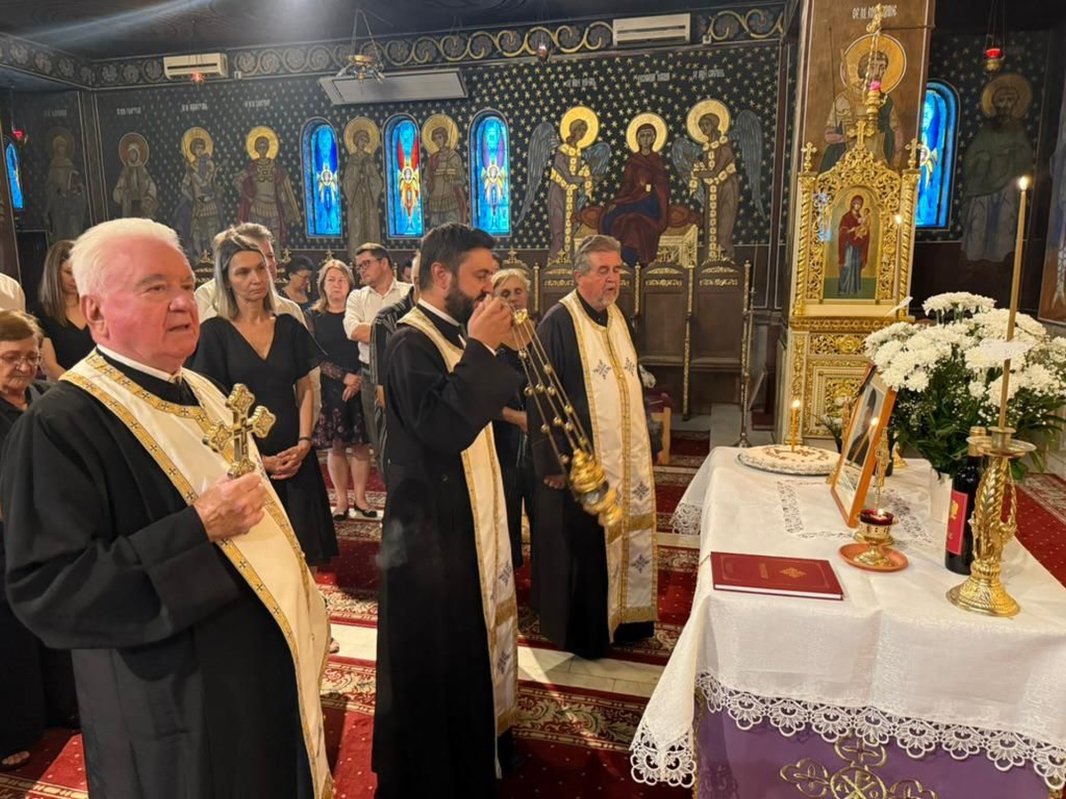 Pomenirea părintelui profesor Dumitru Abrudan, la Oradea 340060