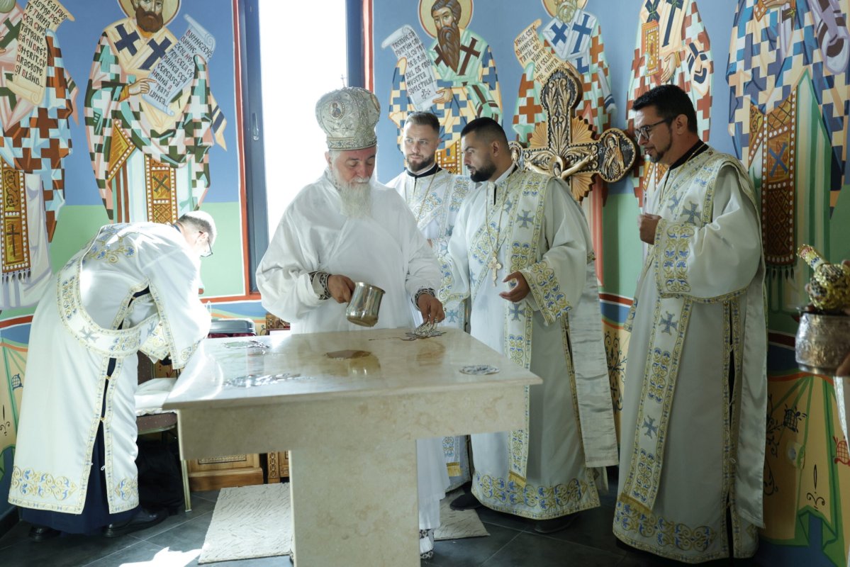 Sfințirea paraclisului unei parohii din județul Dolj 340078