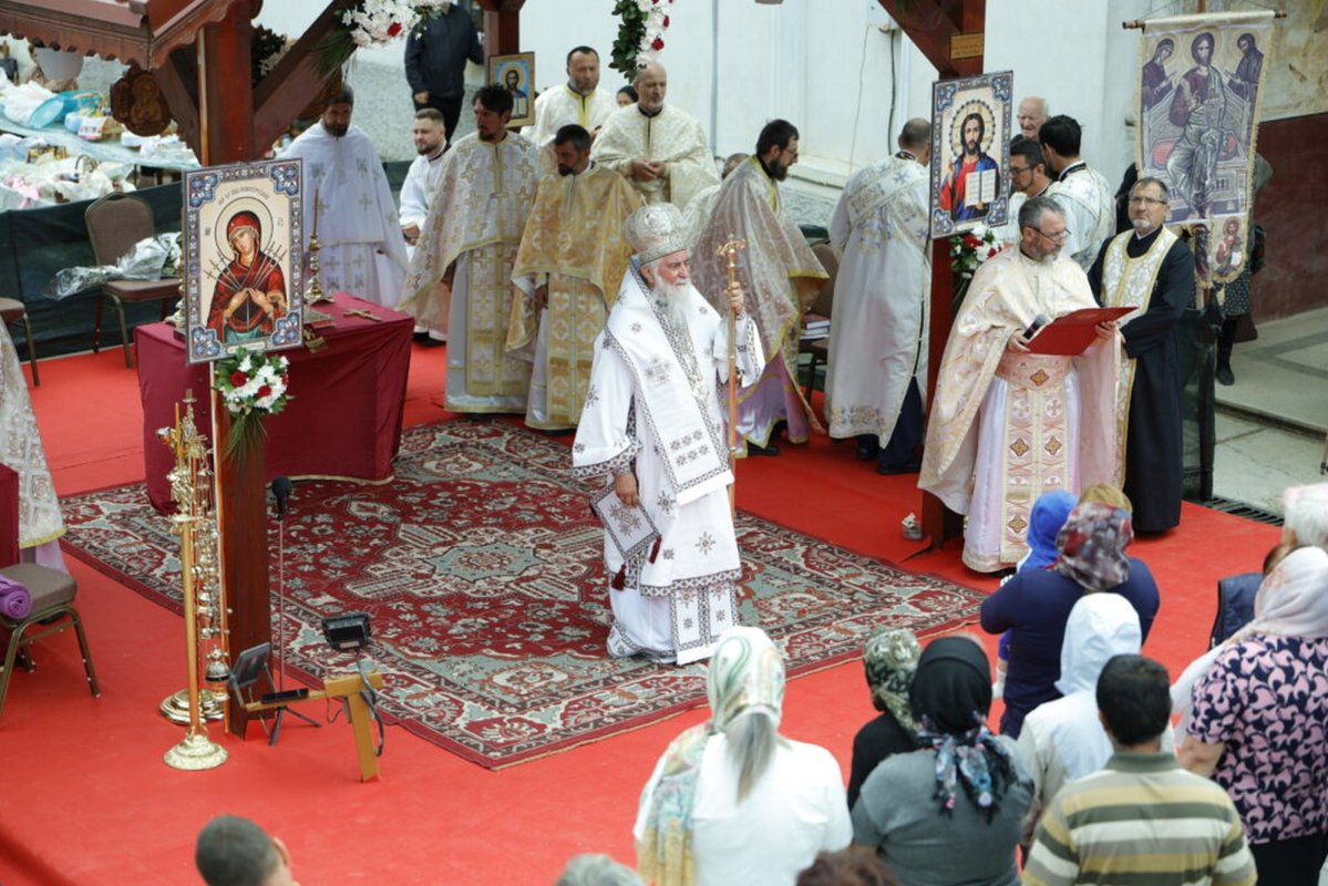 Sfințirea paraclisului unei parohii din județul Dolj 340080