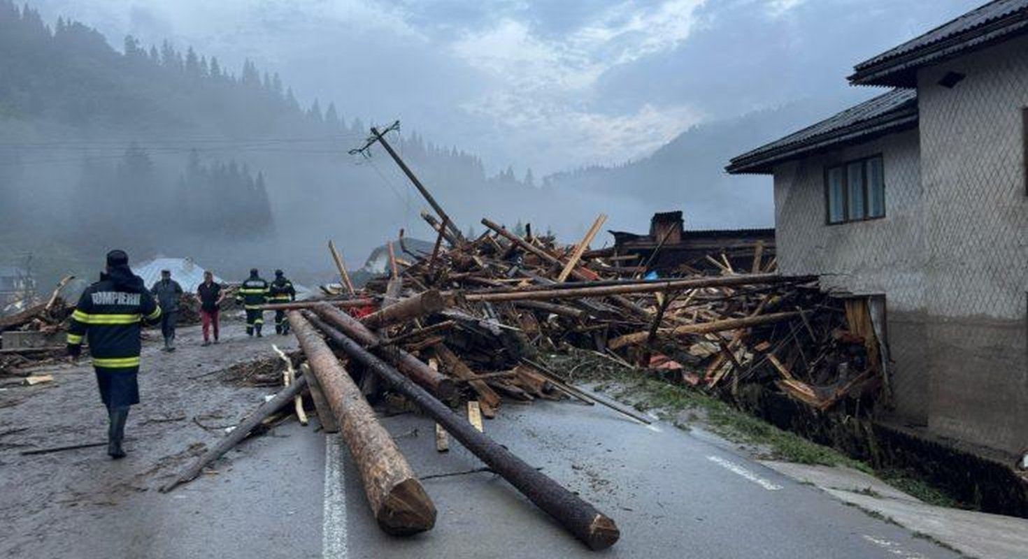 Eparhia Romanului și Bacăului sprijină construirea caselor de la Broșteni 340136