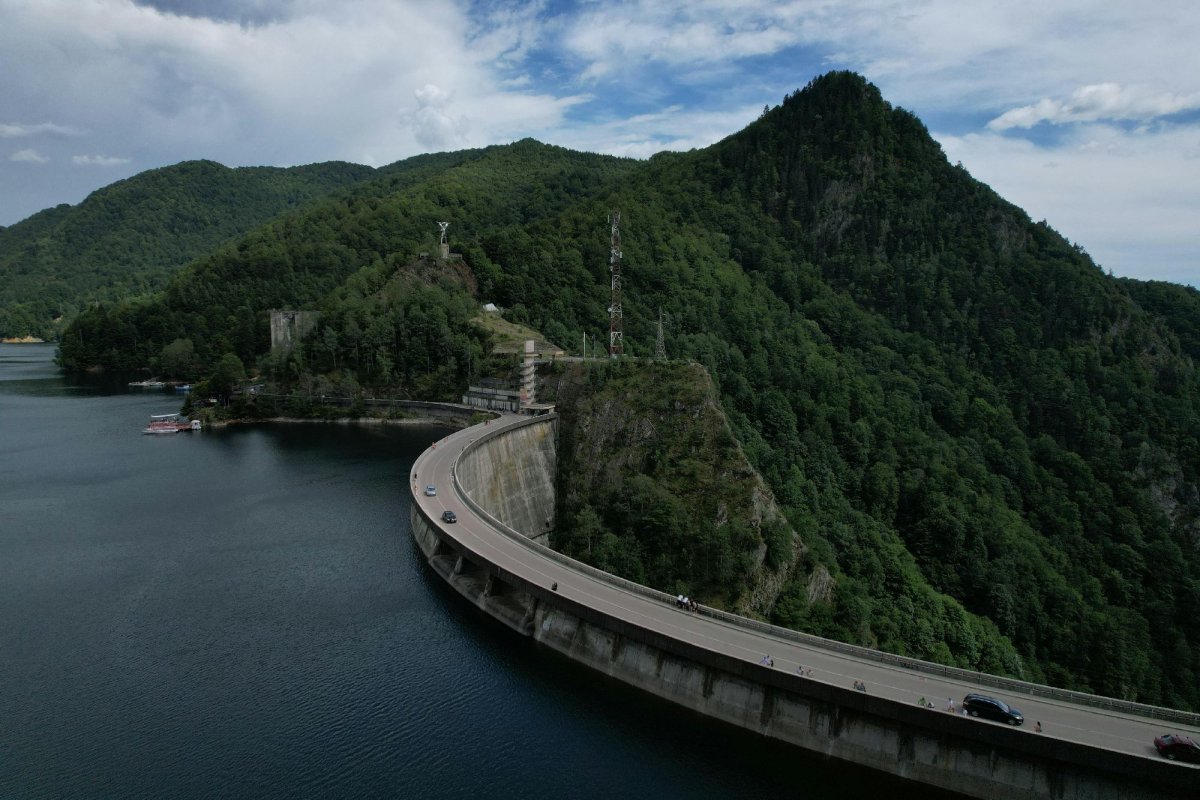 Șapte luni pentru golirea acumulării Vidraru 340109