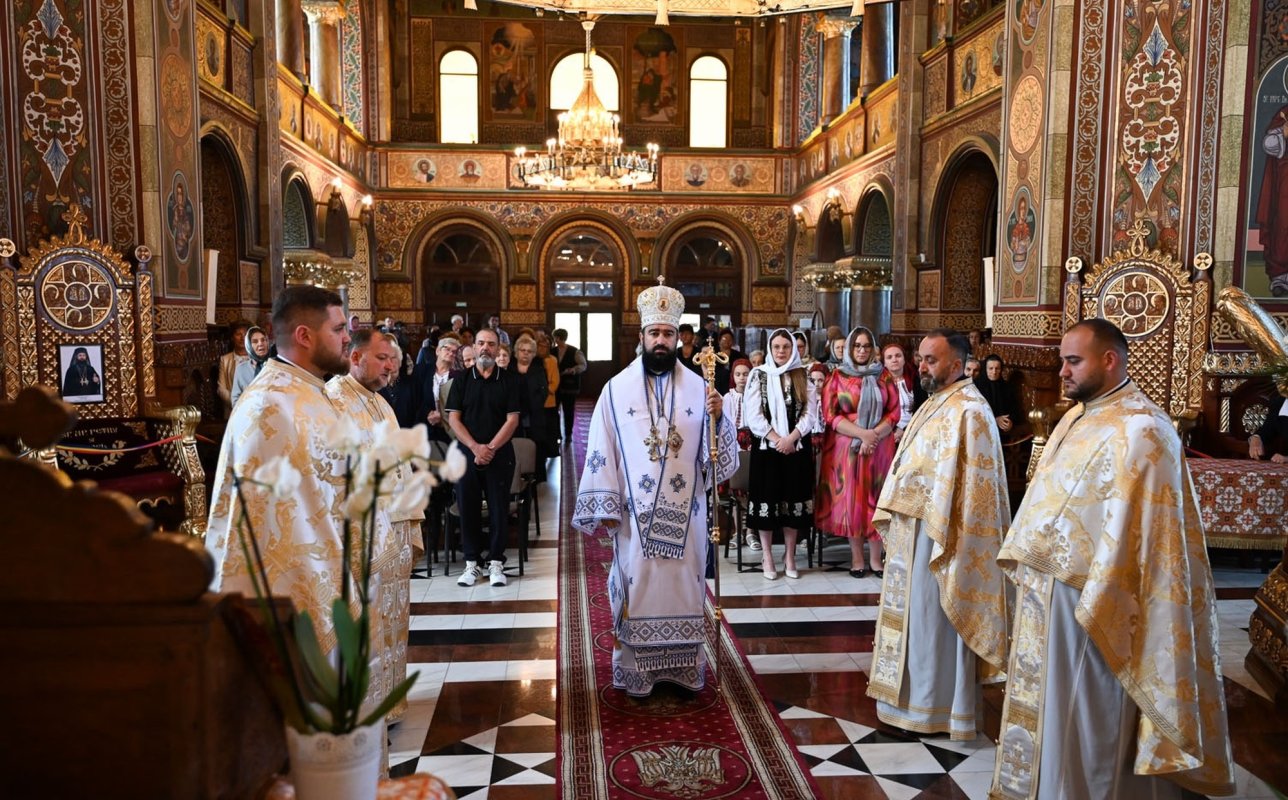 Slujiri arhiereşti în Episcopia Devei şi Hunedoarei 340116