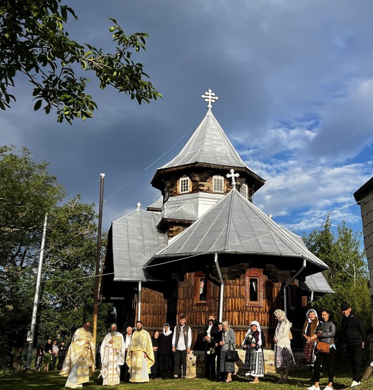 Slujiri arhiereşti în Episcopia Devei şi Hunedoarei 340122