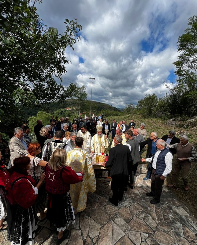 Slujiri arhiereşti în Episcopia Devei şi Hunedoarei 340123