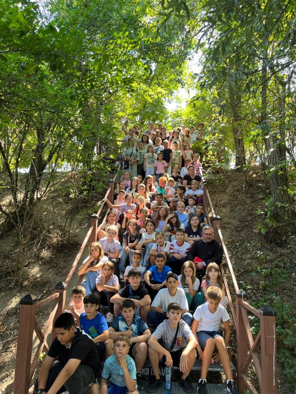 Moment de încununare a unei școli de vară de la o parohie prahoveană 340210