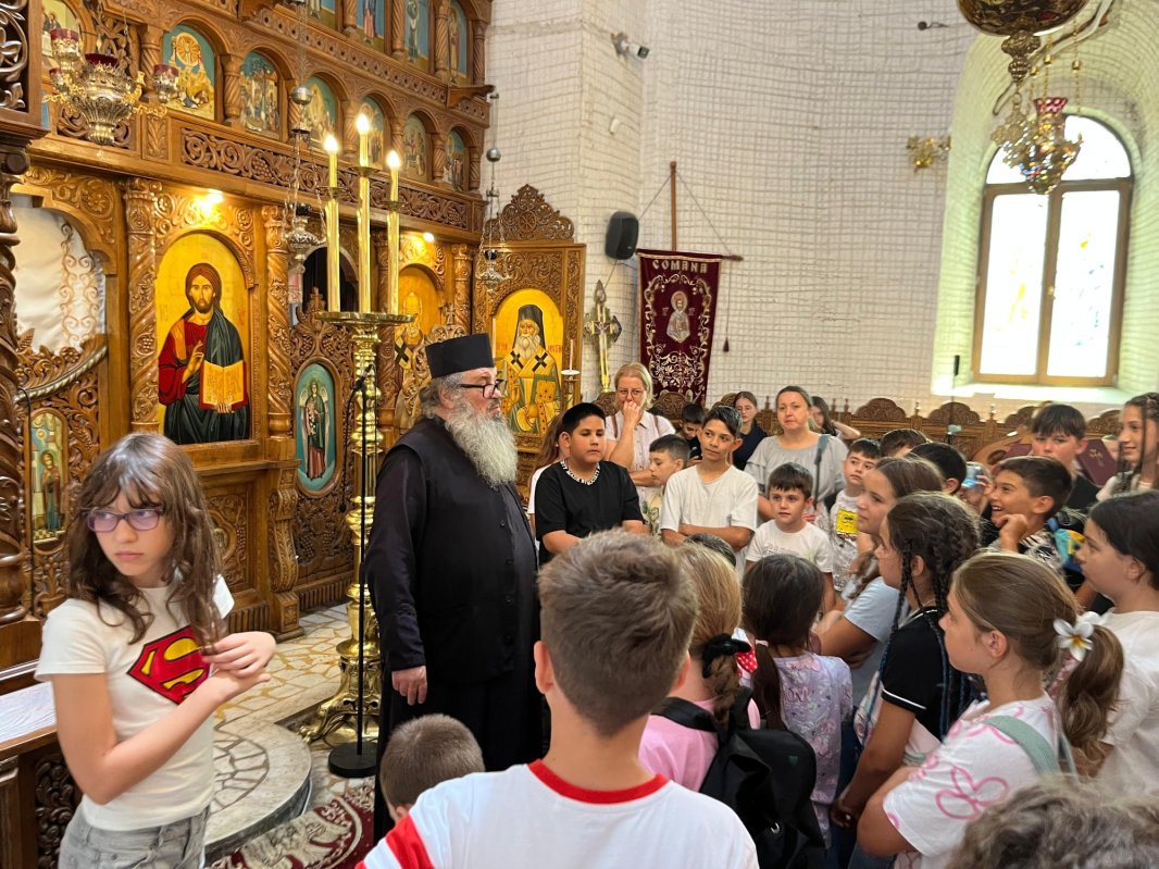 Moment de încununare a unei școli de vară de la o parohie prahoveană 340211