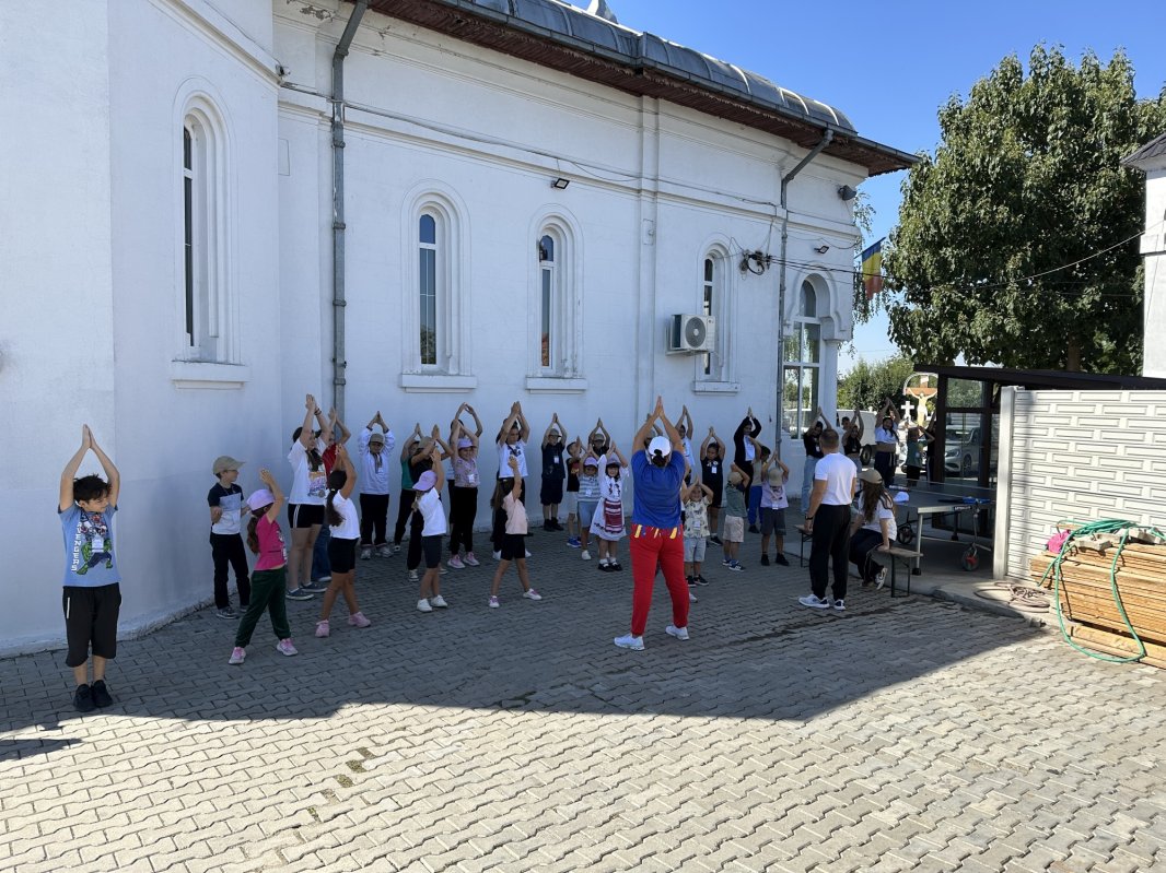 Copilăria în lumina credinței la Școala de vară a parohiilor Copăceni 340315