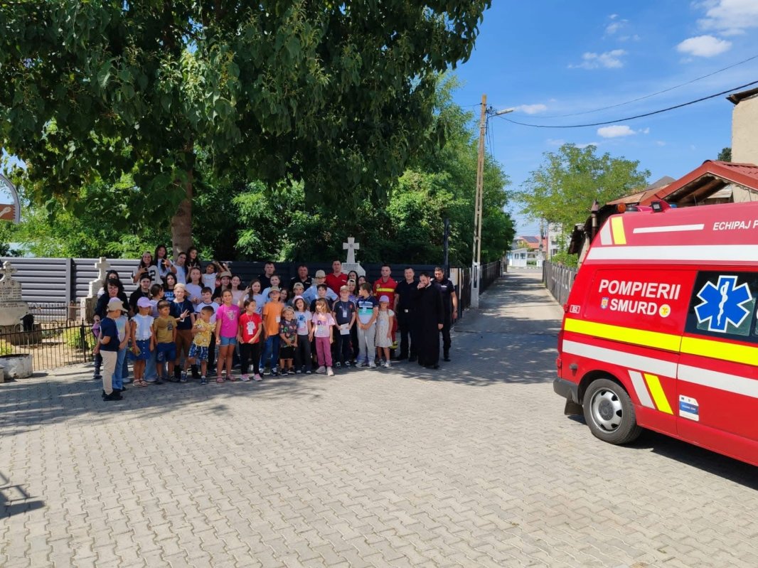 Copilăria în lumina credinței la Școala de vară a parohiilor Copăceni 340317