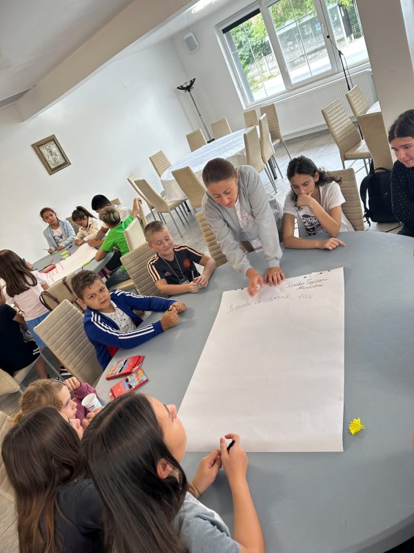 Copilăria în lumina credinței la Școala de vară a parohiilor Copăceni 340326