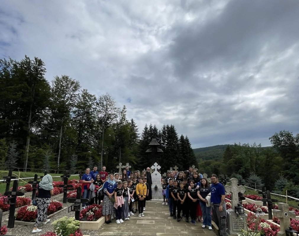 Tineri din Reghin - Iernuțeni, „Pe urmele Sfinților Cuvioși Paisie și Cleopa de la Sihăstria” 340281
