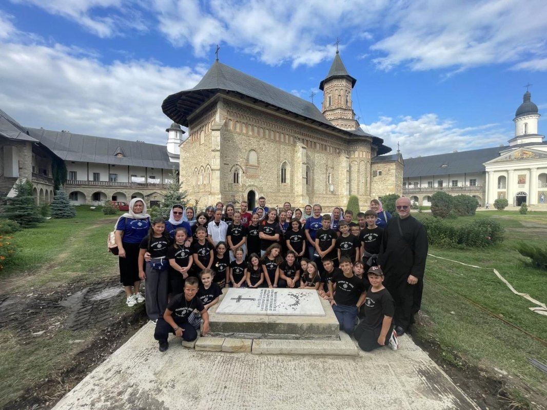 Tineri din Reghin - Iernuțeni, „Pe urmele Sfinților Cuvioși Paisie și Cleopa de la Sihăstria” 340285