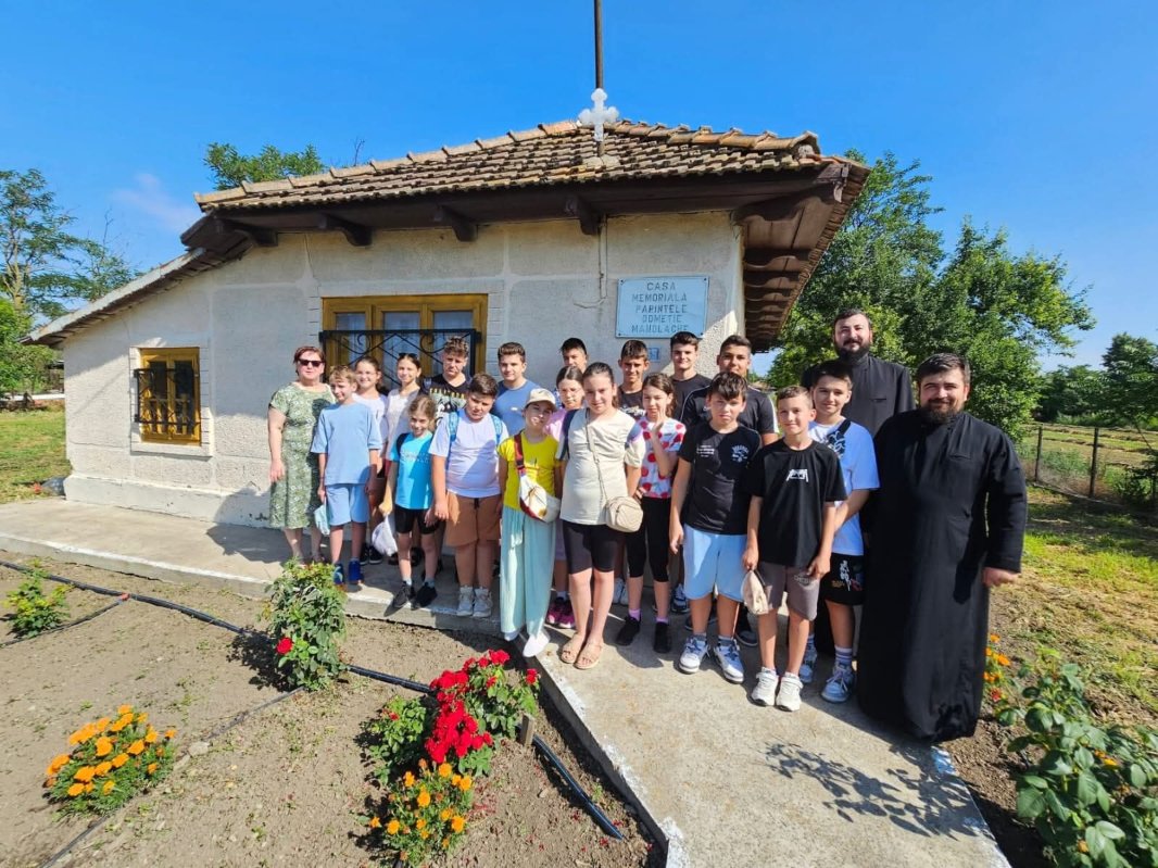 Vacanța din pridvorul bisericii: „Experiența care mi-a schimbat felul de a vedea Biserica și prietenii” 340336