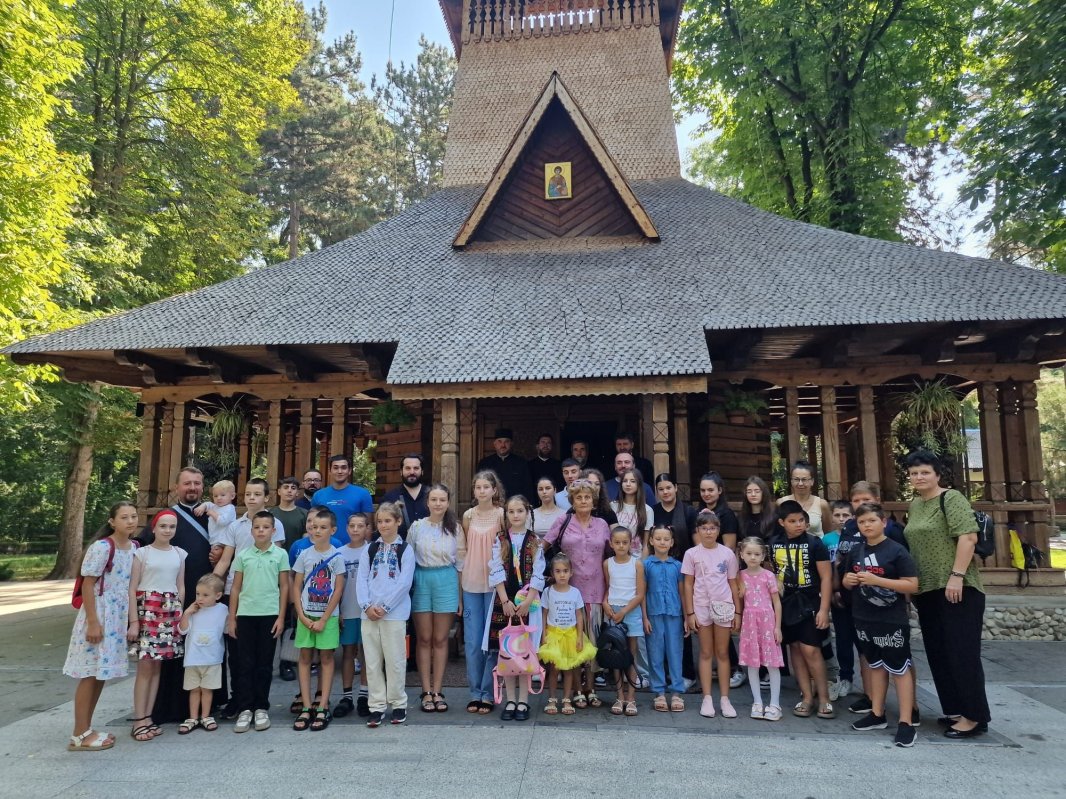 Vacanța din pridvorul bisericii: „Experiența care mi-a schimbat felul de a vedea Biserica și prietenii” 340337