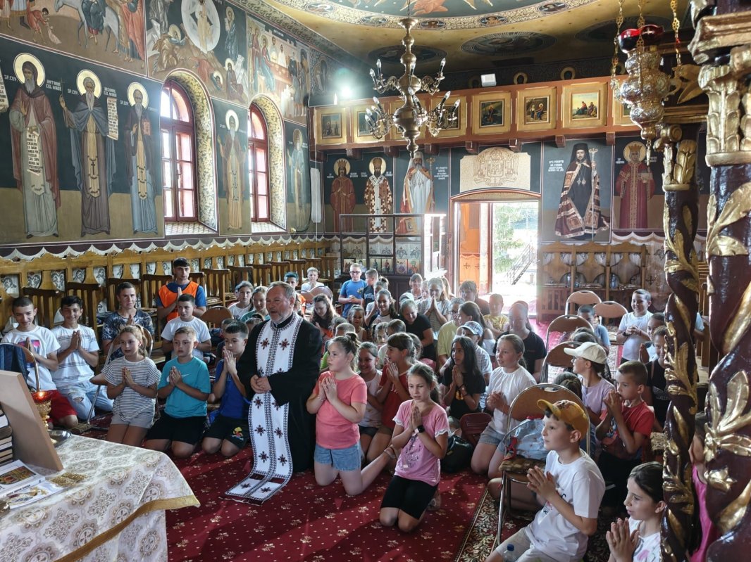 Vacanța din pridvorul bisericii: „Experiența care mi-a schimbat felul de a vedea Biserica și prietenii” 340338