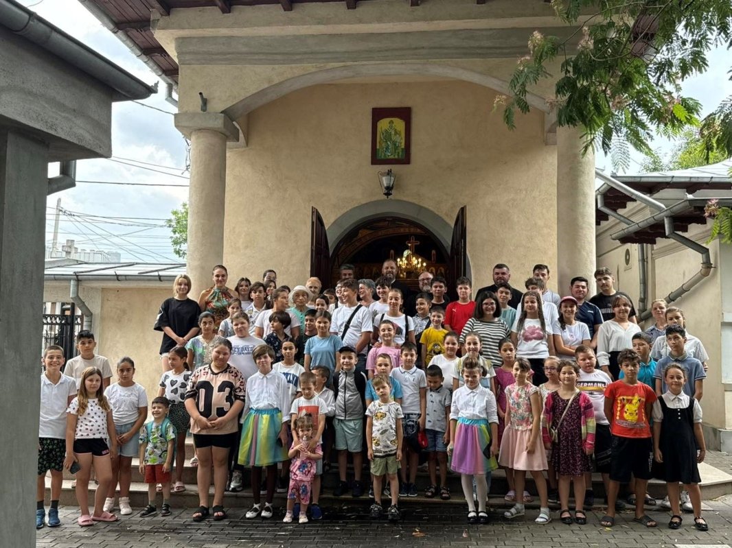 Vacanța din pridvorul bisericii: „Experiența care mi-a schimbat felul de a vedea Biserica și prietenii” 340339