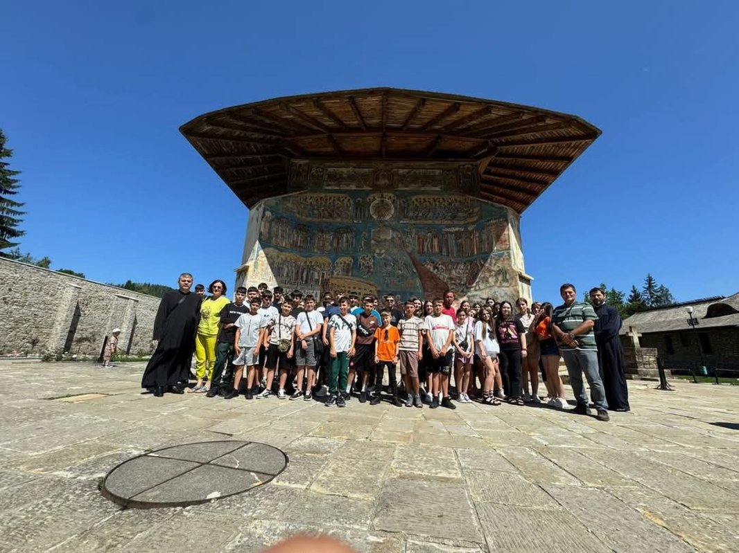 Vacanța din pridvorul bisericii: „Experiența care mi-a schimbat felul de a vedea Biserica și prietenii” 340340