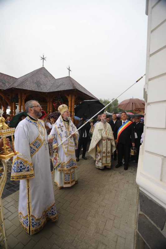 Biserica parohiei maramureşene Moisei III a fost sfințită 340585