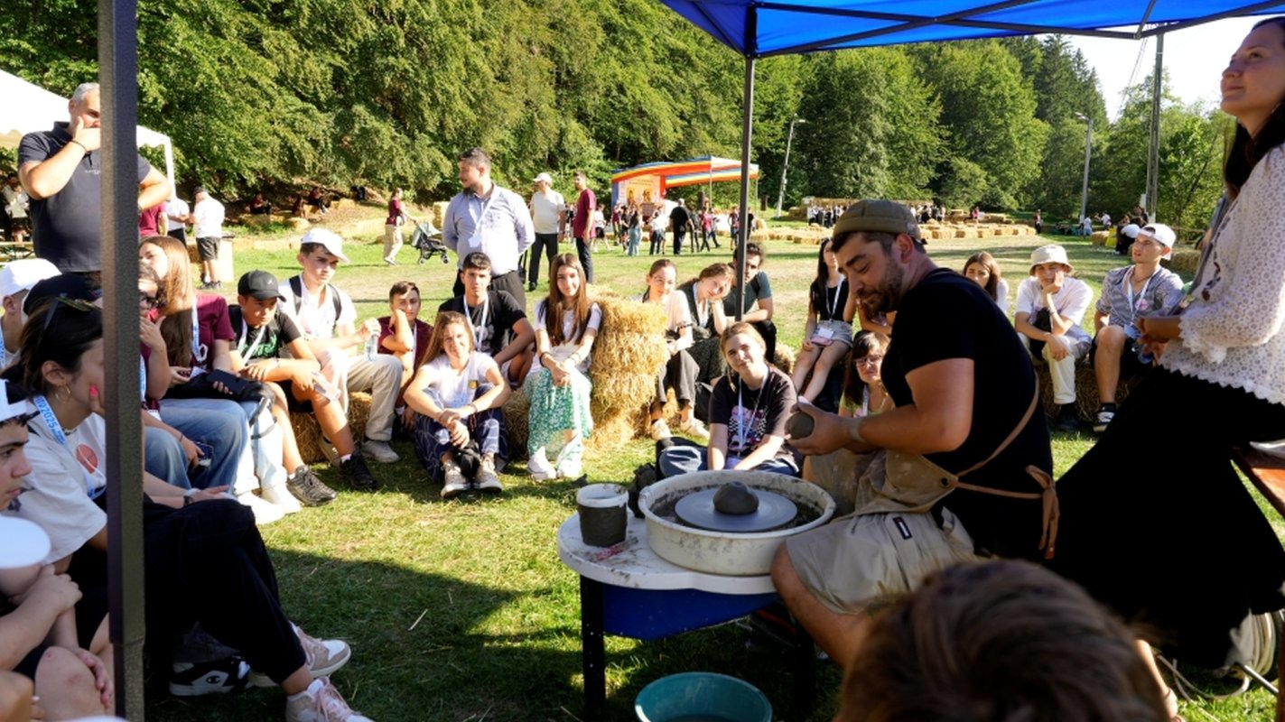 Întâlnirea Tinerilor Ortodocși din Arhiepiscopia Sibiului la Vama Buzăului 340571