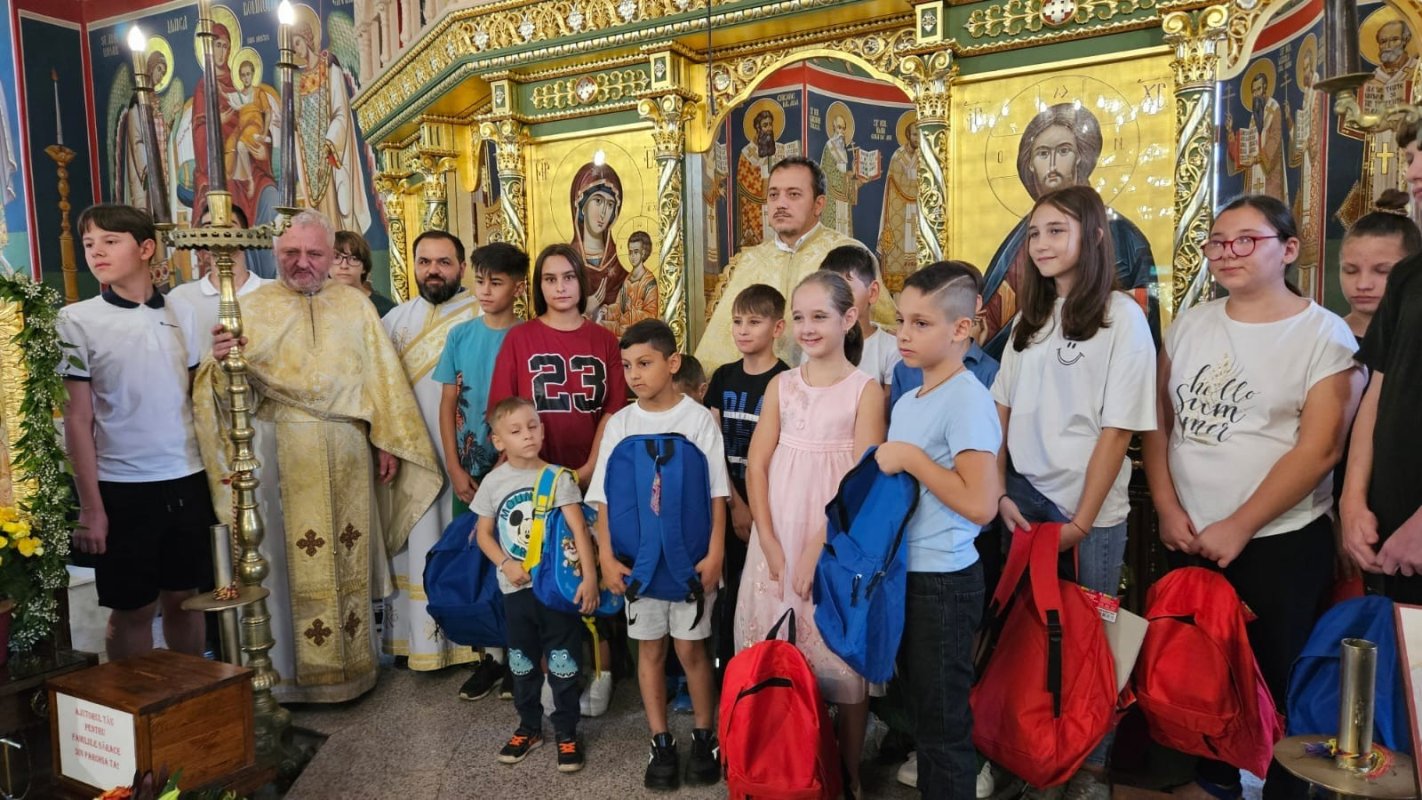 70 de elevi sprijiniți de o parohie bucureșteană la început de an școlar 340693