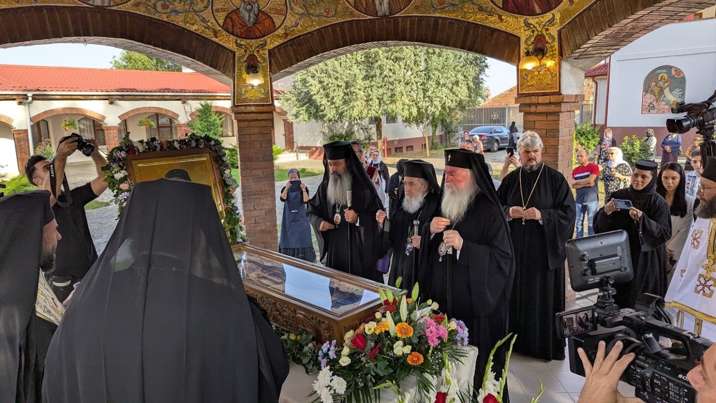 Moaștele Sfântului Cuvios Calistrat la hramul Mănăstirii Timișeni 340706
