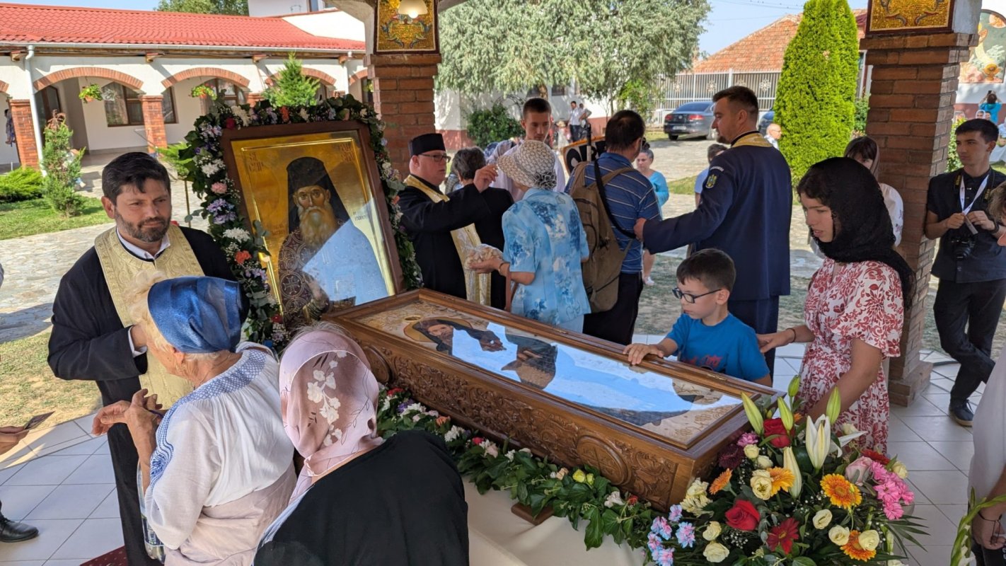 Moaștele Sfântului Cuvios Calistrat la hramul Mănăstirii Timișeni 340709