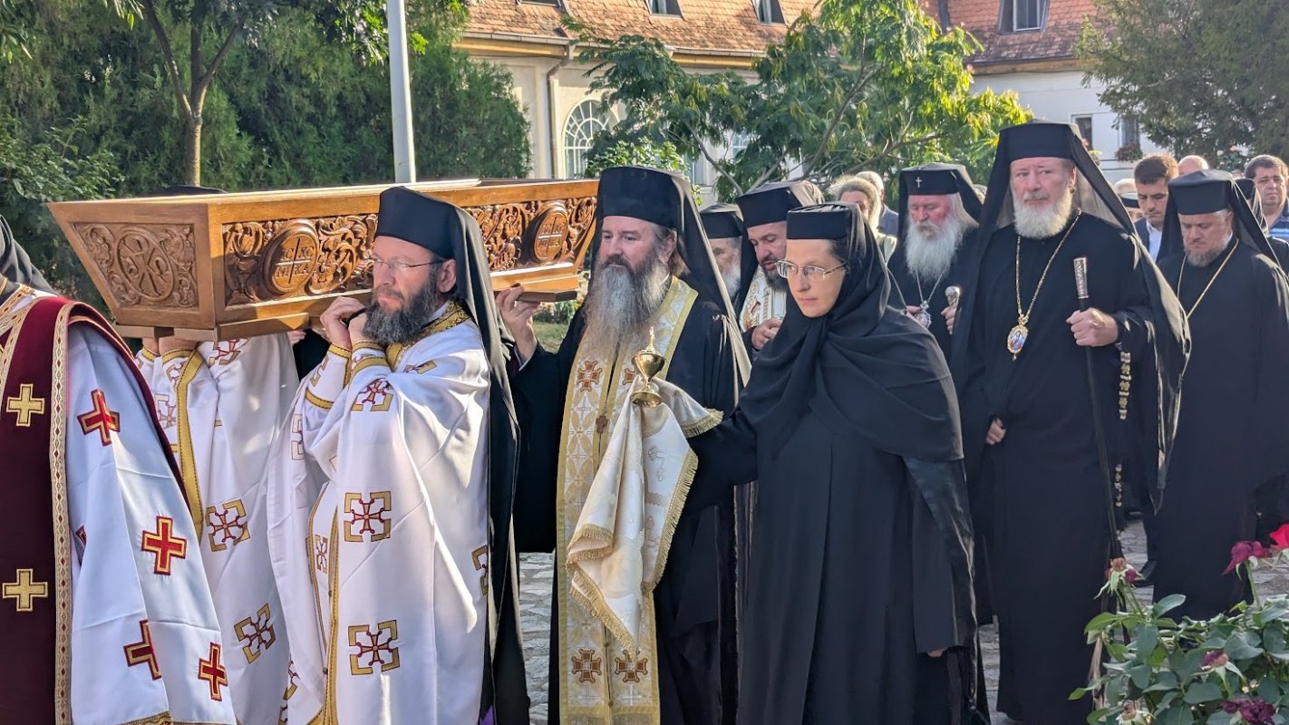 Moaștele Sfântului Cuvios Calistrat la hramul Mănăstirii Timișeni 340710