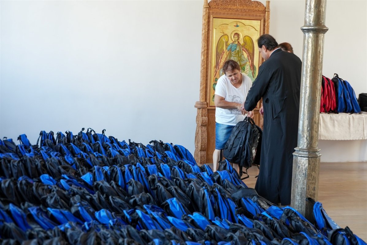 Acţiune socială la început de an şcolar în Arhiepiscopia Dunării de Jos 340773
