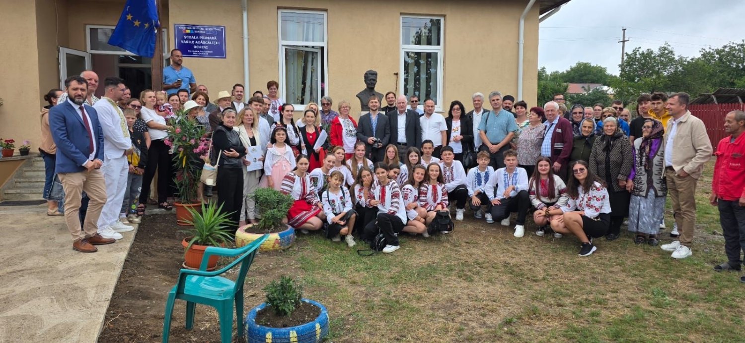 Școala din Ocheni a primit numele folcloristului Vasile Adăscăliței 338518