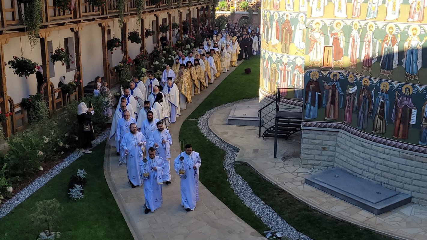 Sfințirea noului paraclis al Mănăstirii Sihăstria Râșcăi din judeţul Suceava 340780