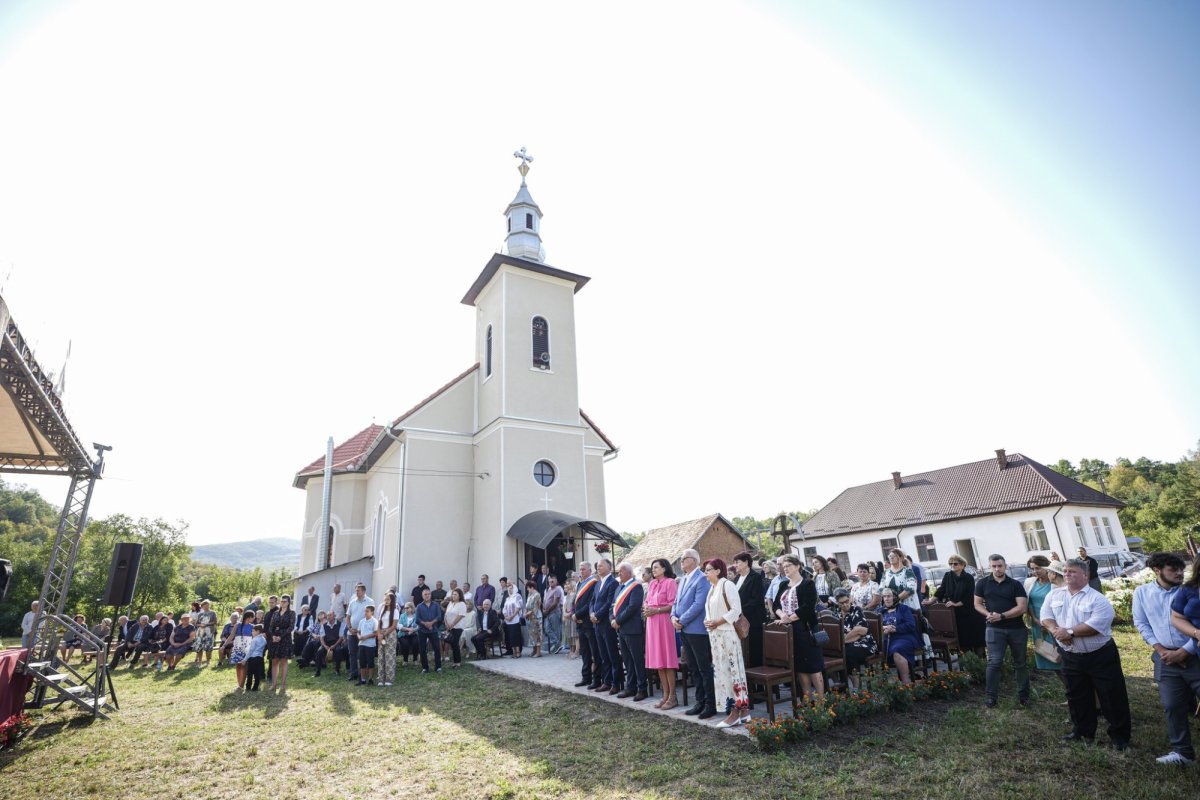 Binecuvântare arhierească în filia Dolu din parohia sălăjeană Mierța 340824