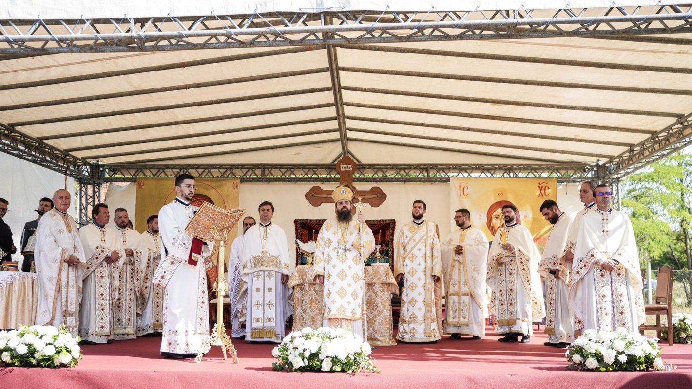 Binecuvântare arhierească în filia Dolu din parohia sălăjeană Mierța 340827
