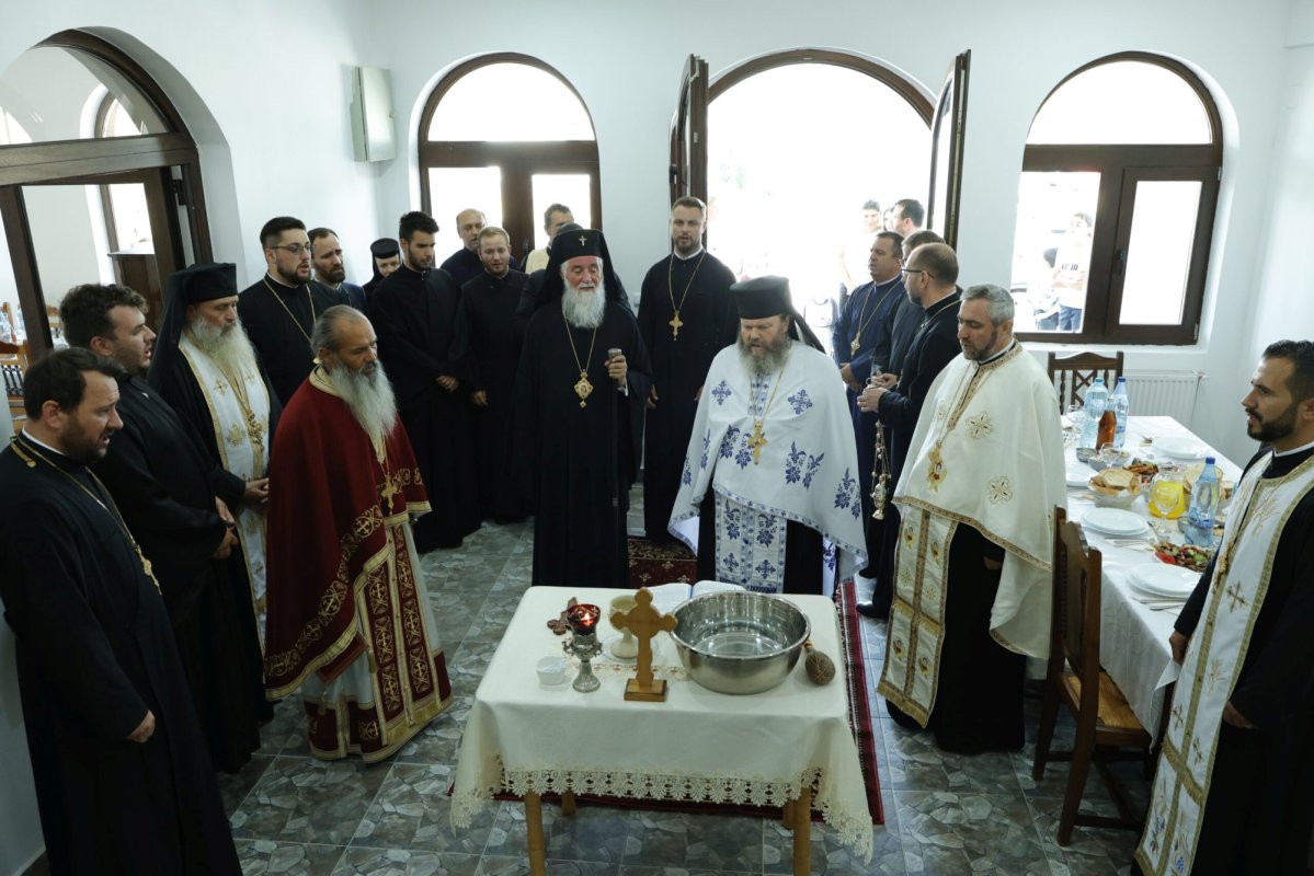 Liturghie arhierească și sfințire la hramul Mănăstirii Hurezani 340854