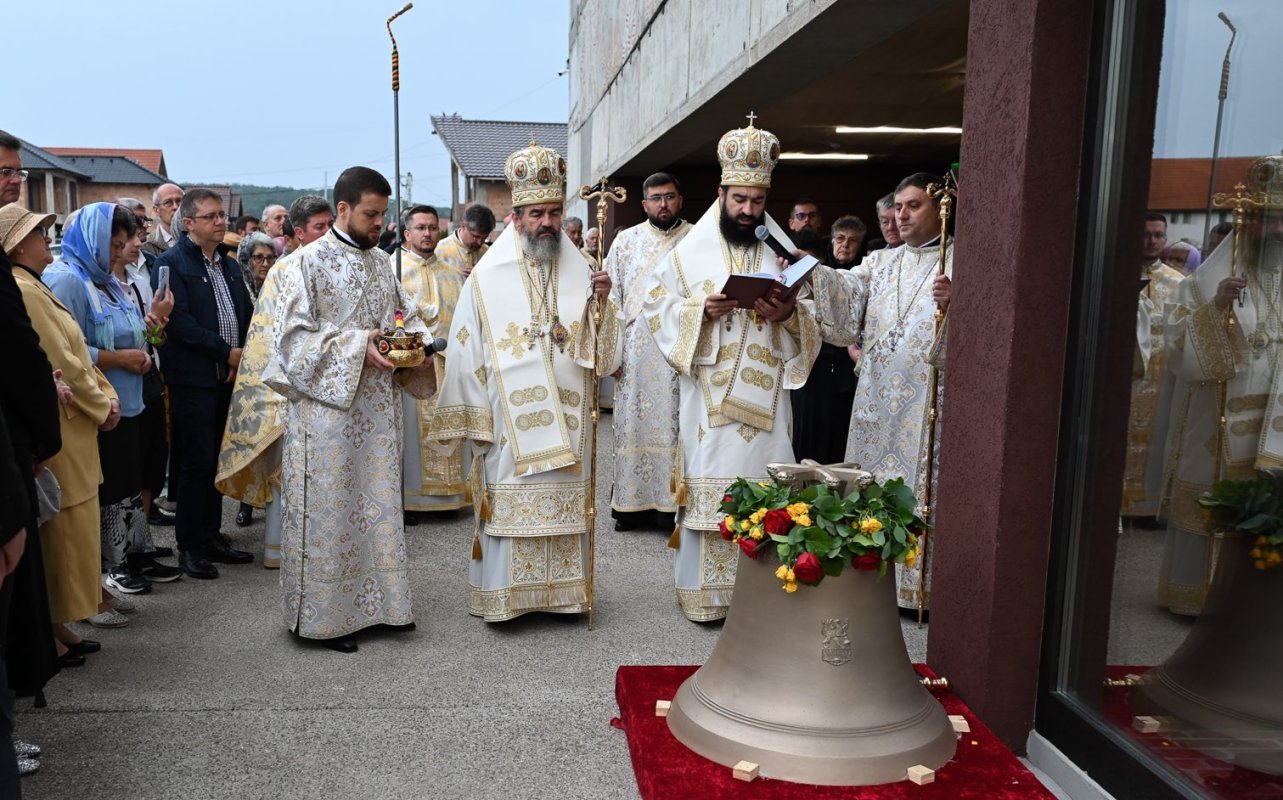 Paraclisul Bisericii „Sfântul Mare Mucenic Gheorghe” din Deva a fost sfințit 340819